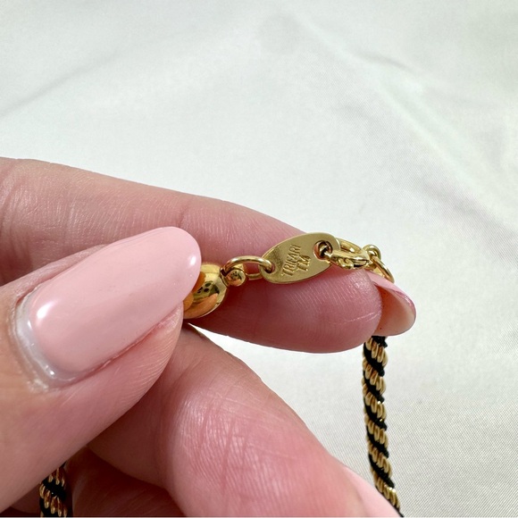 Vintage roped Trifari black and gold plated necklace in near mint condition. - Picture 5 of 6